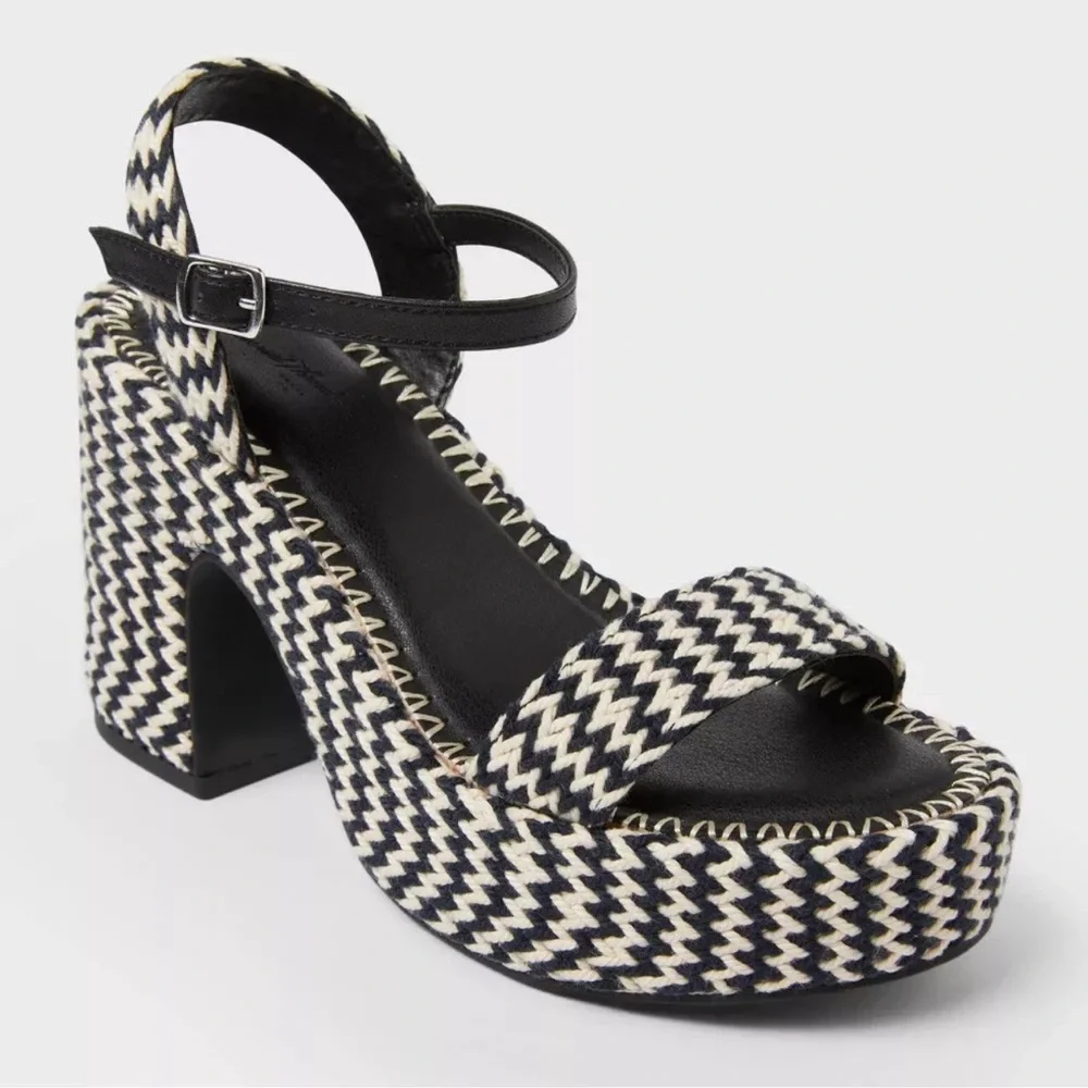 Universal Thread Black and Cream Woven Platform Sandals
